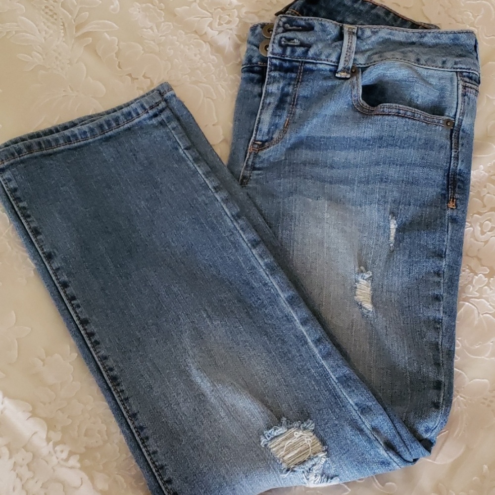 Forever 21 Distressed Crop Jean, 29